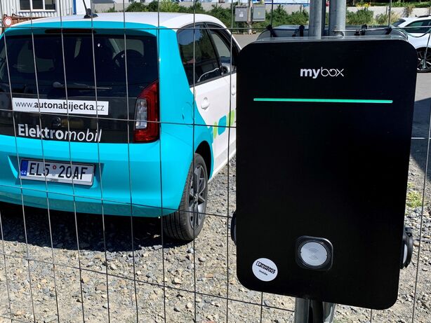 Wallbox myBox s komponentami Phoenix Contact