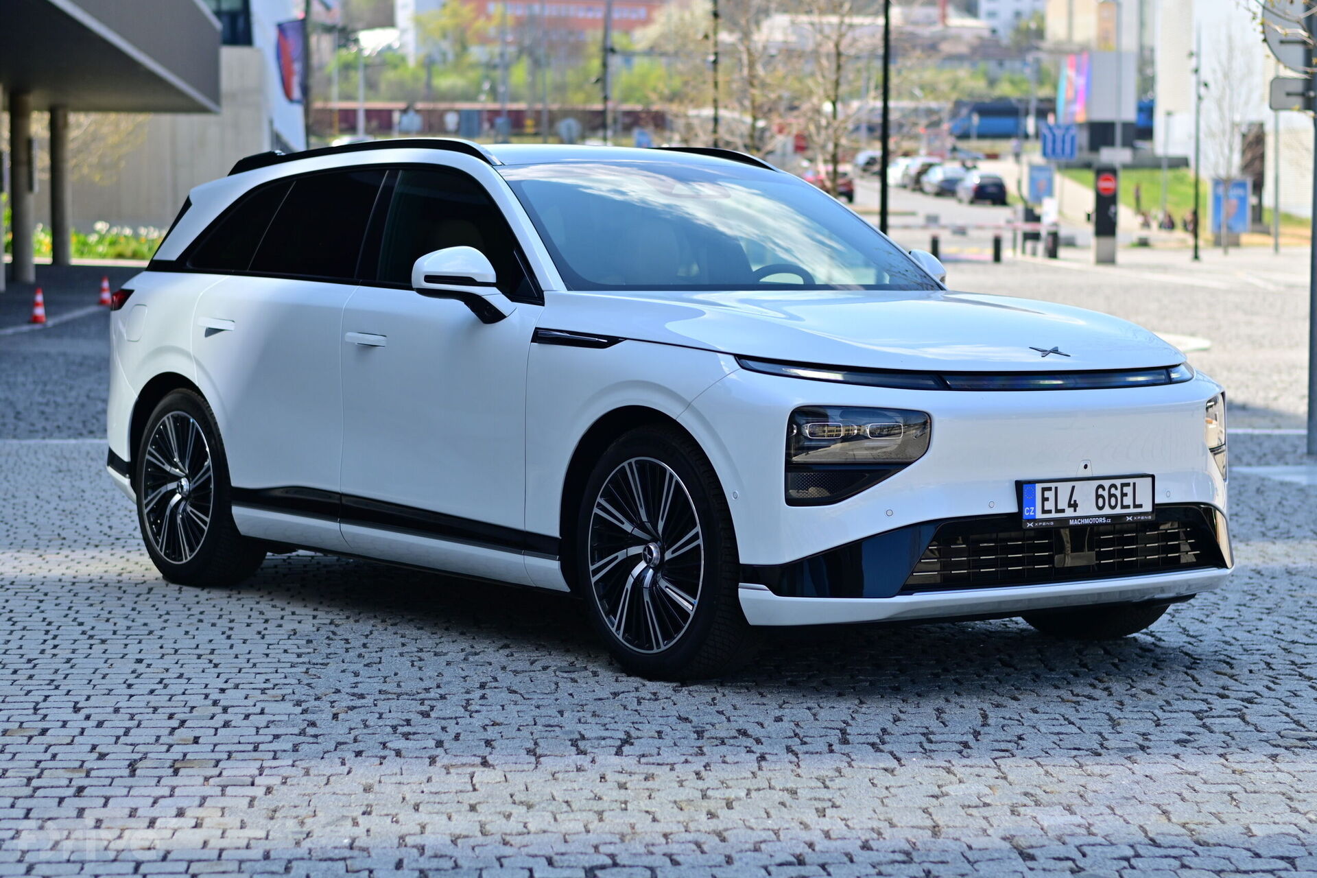 Xpeng G9
