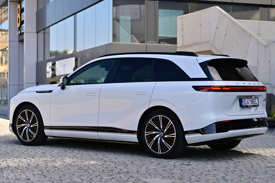 Xpeng G9