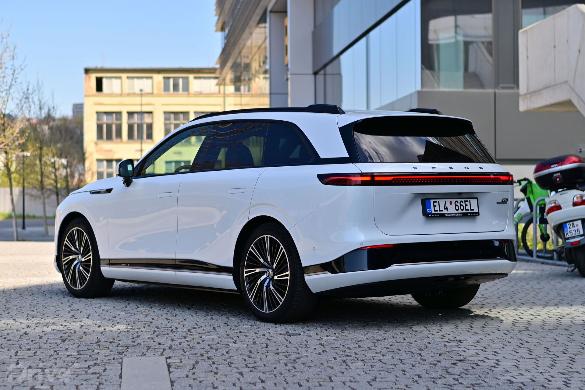 Xpeng G9