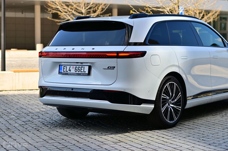 Xpeng G9
