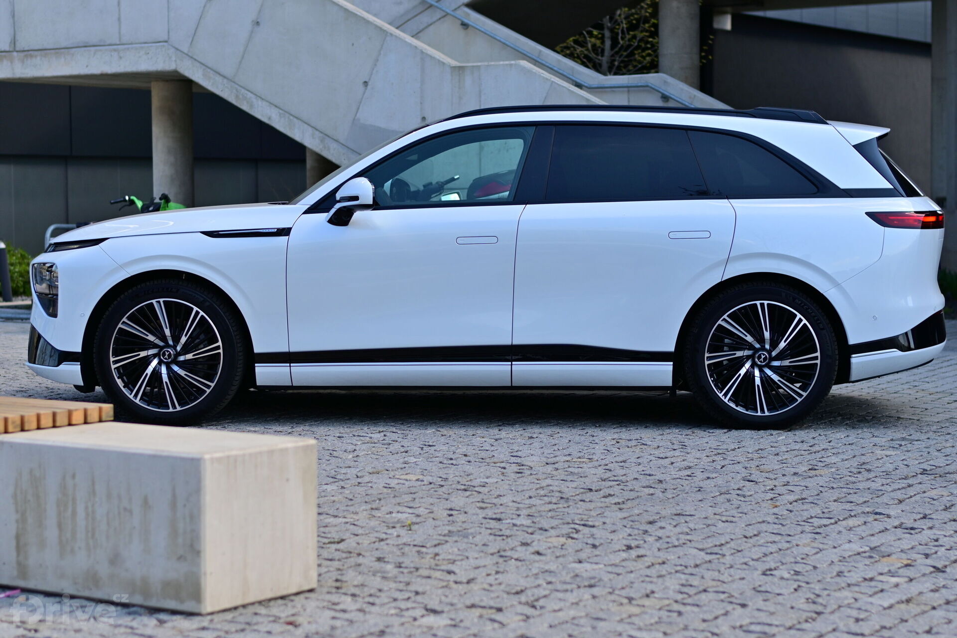 Xpeng G9