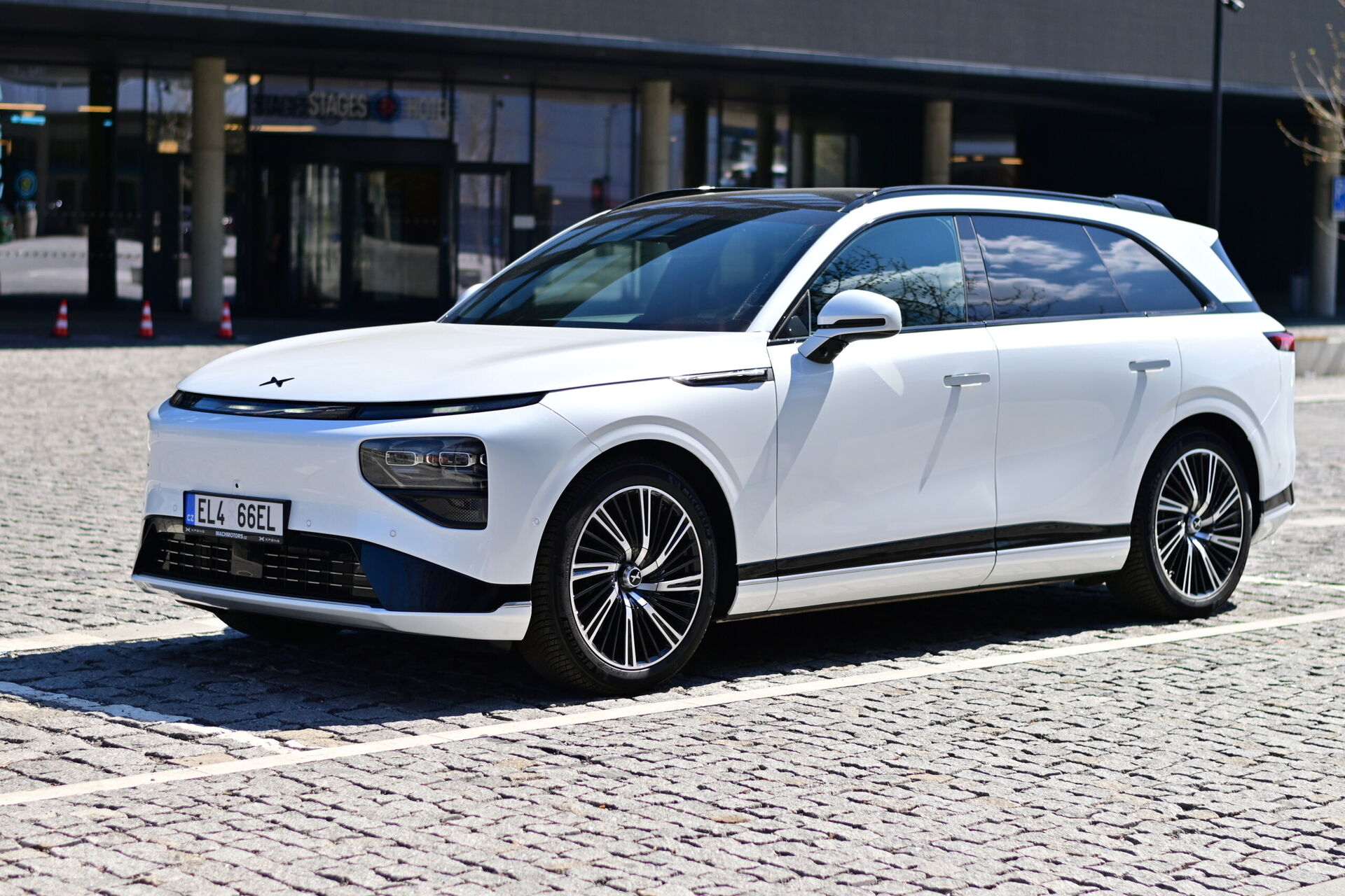 Xpeng G9