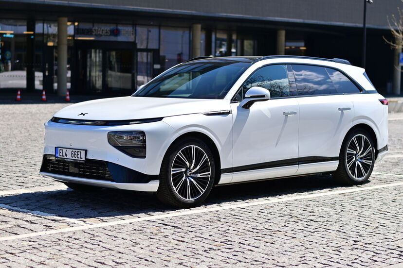 Xpeng G9