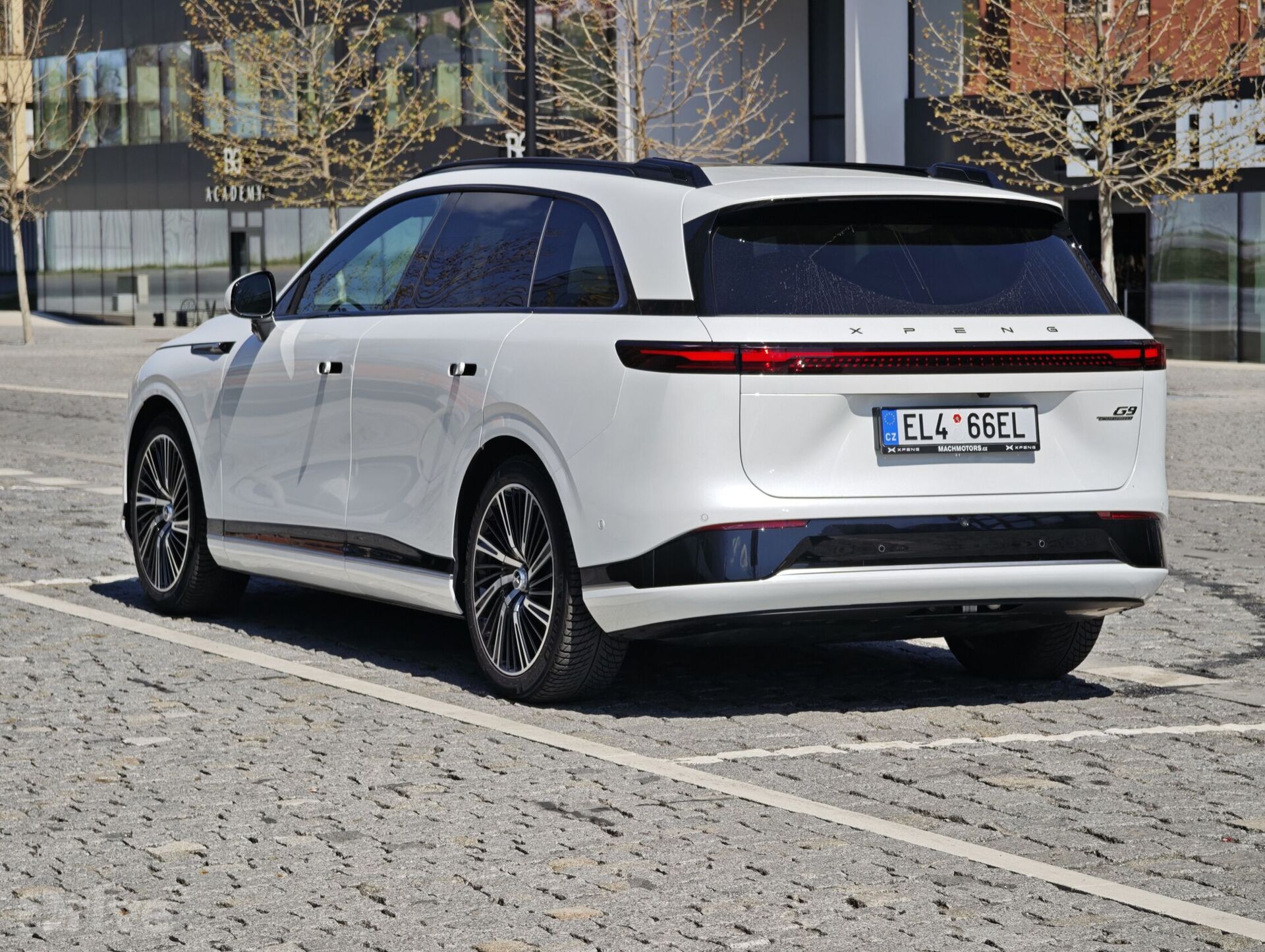 Xpeng G9