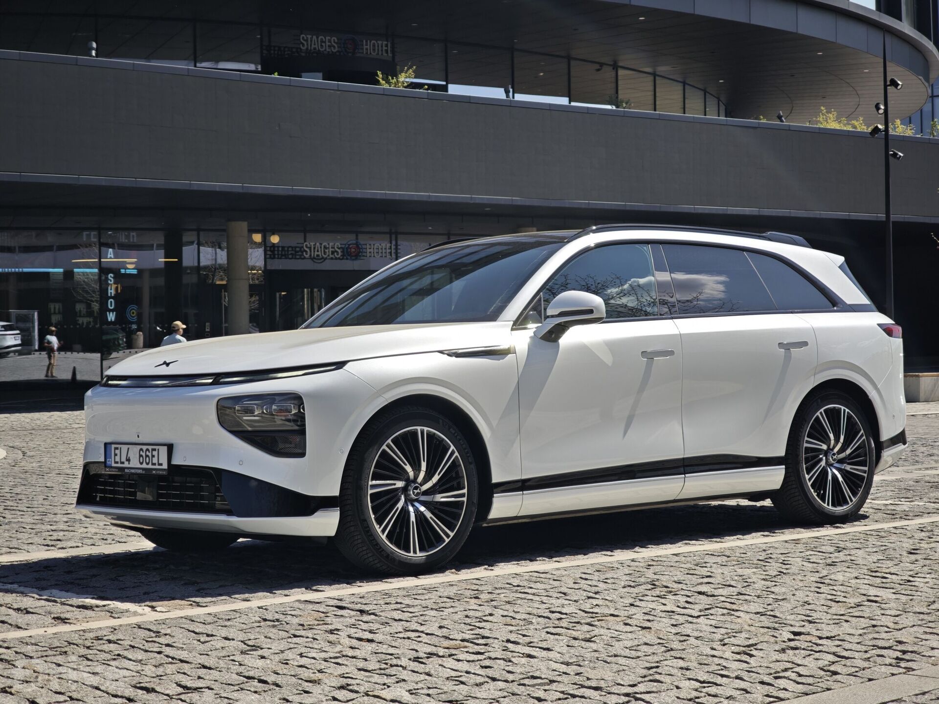Xpeng G9