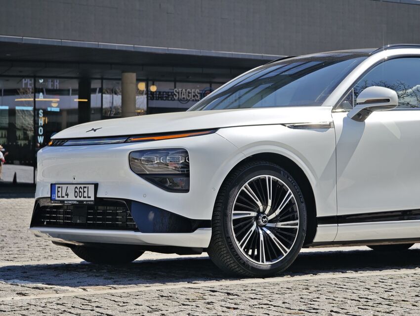 Xpeng G9