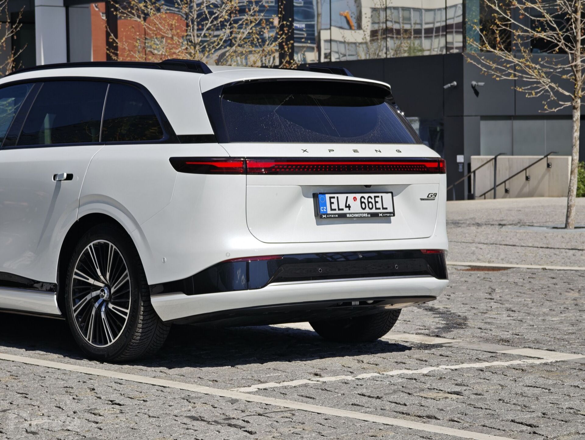 Xpeng G9