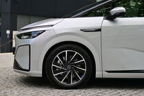 Xpeng X9