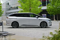 Xpeng X9