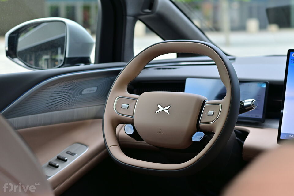 Xpeng X9
