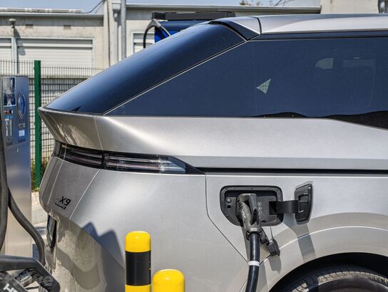 Xpeng X9