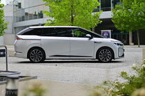 Xpeng X9