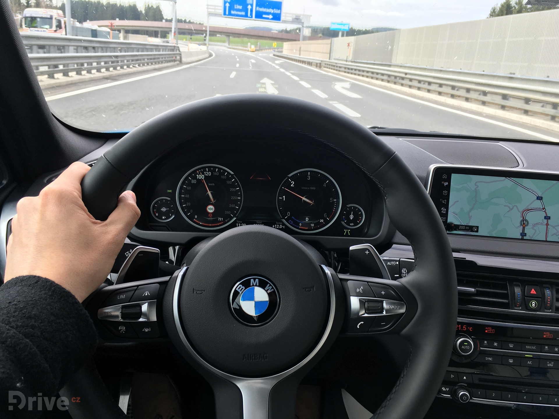 Za volantem BMW X5