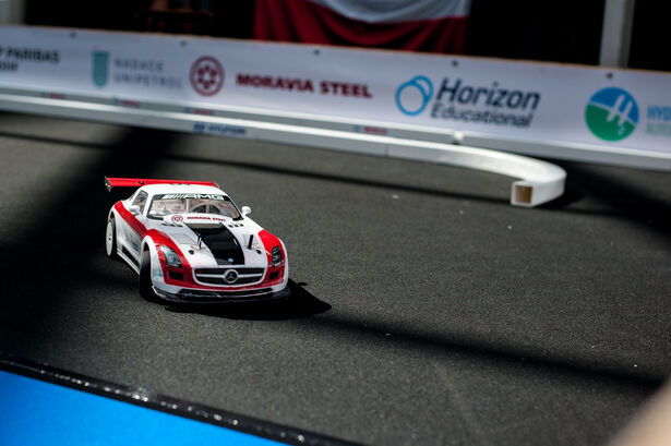 Závod vodíkových aut v Kampusu Dejvice