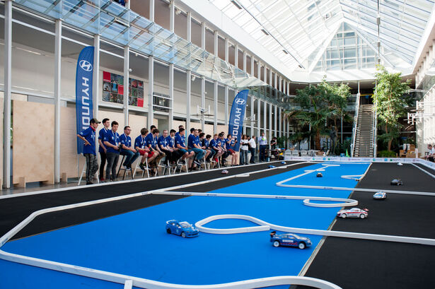 Závod vodíkových aut v Kampusu Dejvice