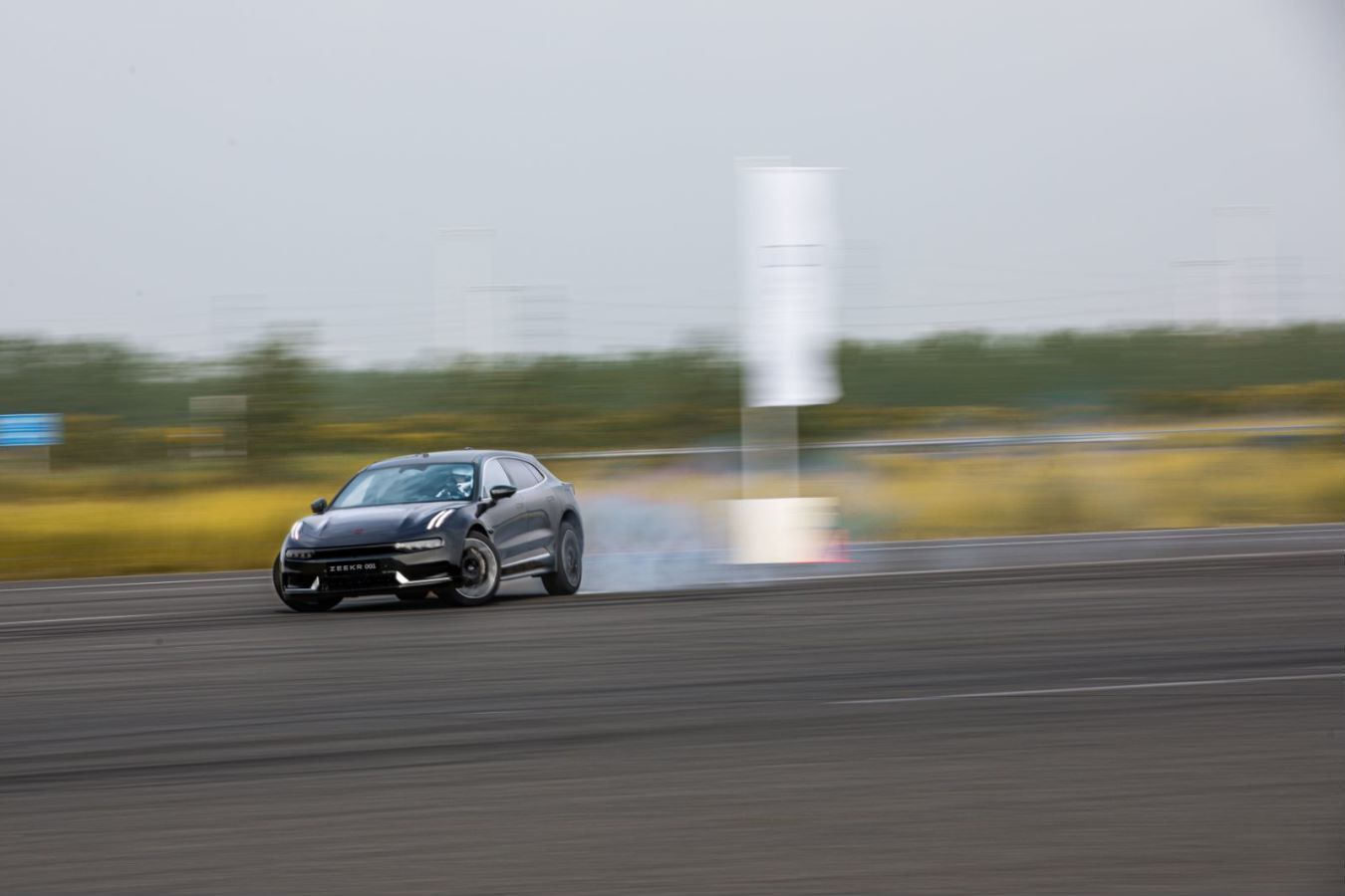 Zeekr 001