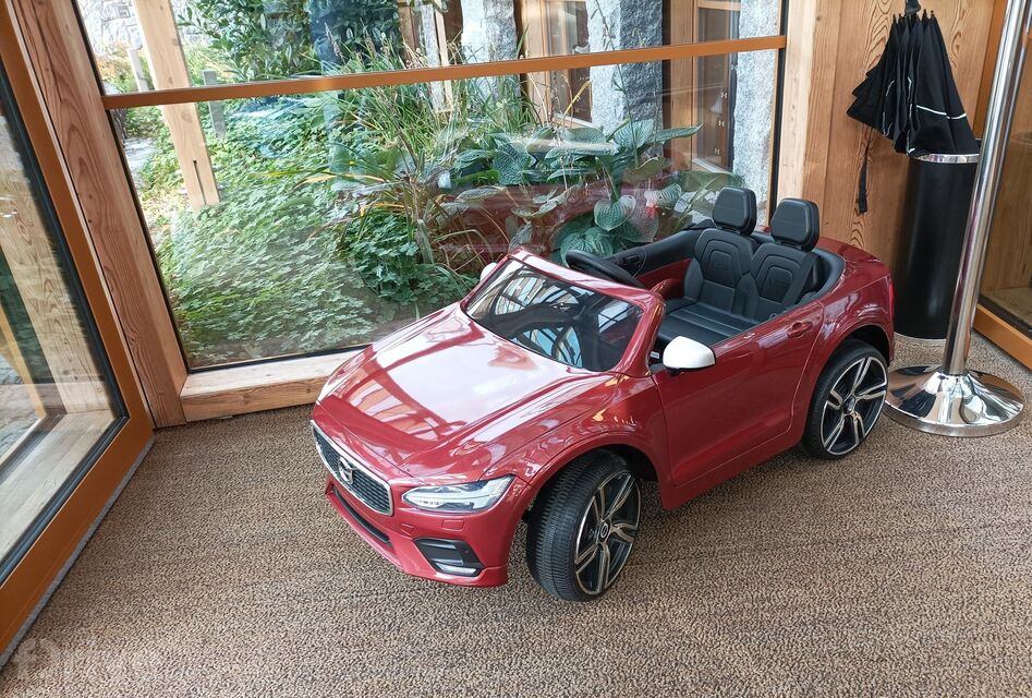 Zmenšenina modelu Volvo určená pro děti do 3 let