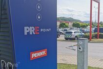 Zničená nabíjecí stanice PRE v Berouně