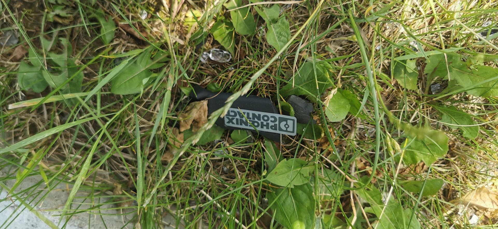 Zničená nabíjecí stanice PRE v Berouně