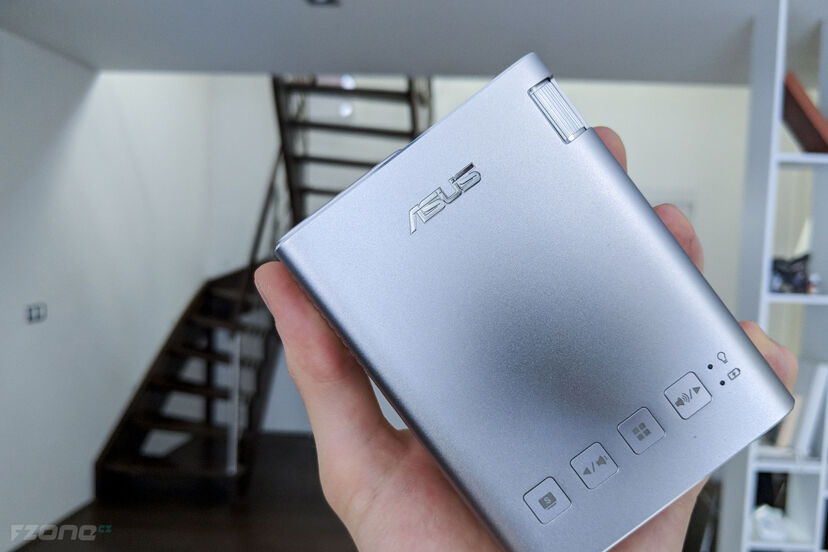 ASUS ZenBeam E1