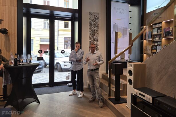 AV receivery JBL MA a reproduktory JBL Stage 2