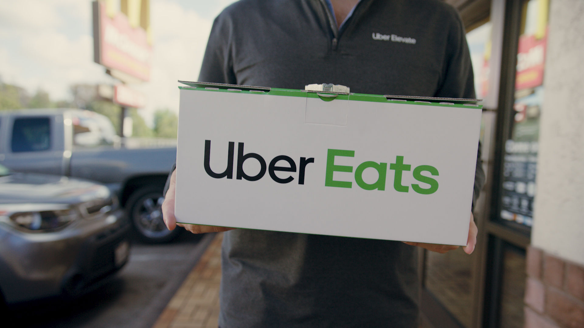 Dopravování jídla dronem od Uber Eats