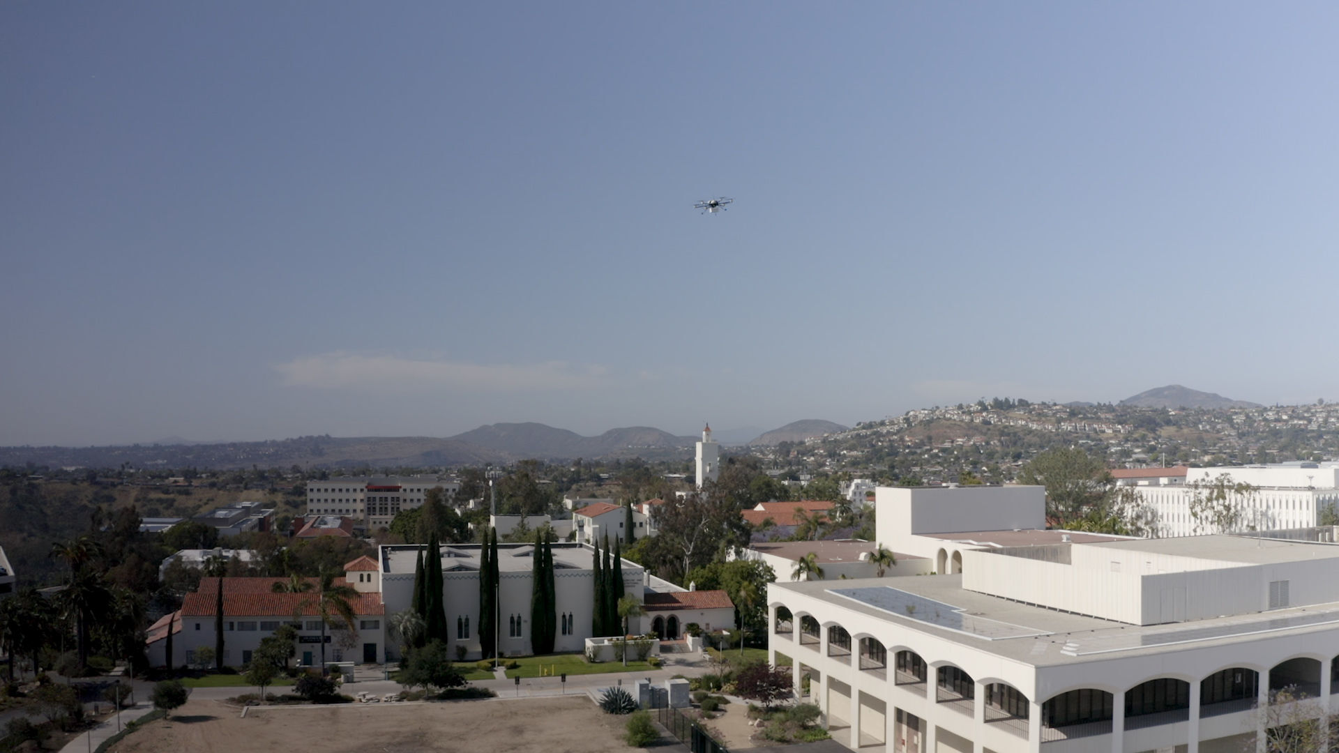 Dopravování jídla dronem od Uber Eats