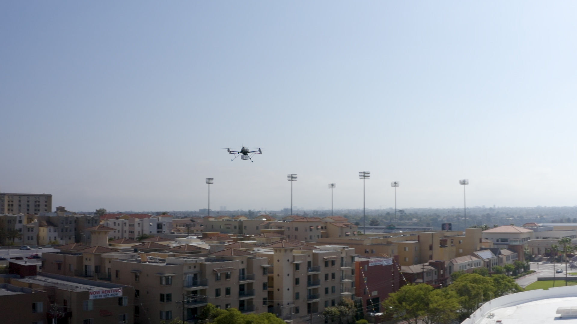 Dopravování jídla dronem od Uber Eats