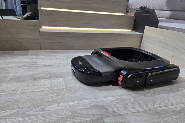 Eufy MarsWalker a Eufy RoboVac Omni S2