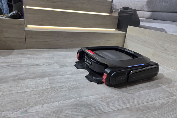 Eufy MarsWalker a Eufy RoboVac Omni S2