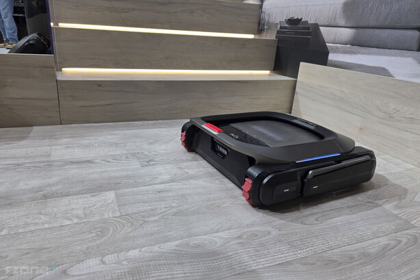 Eufy MarsWalker a Eufy RoboVac Omni S2