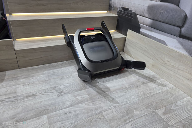 Eufy MarsWalker a Eufy RoboVac Omni S2