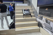 Eufy MarsWalker a Eufy RoboVac Omni S2