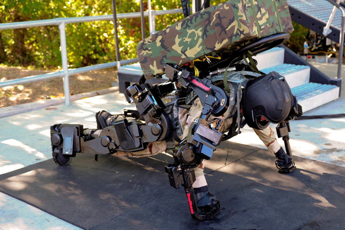 Exoskeleton vojenská verze
