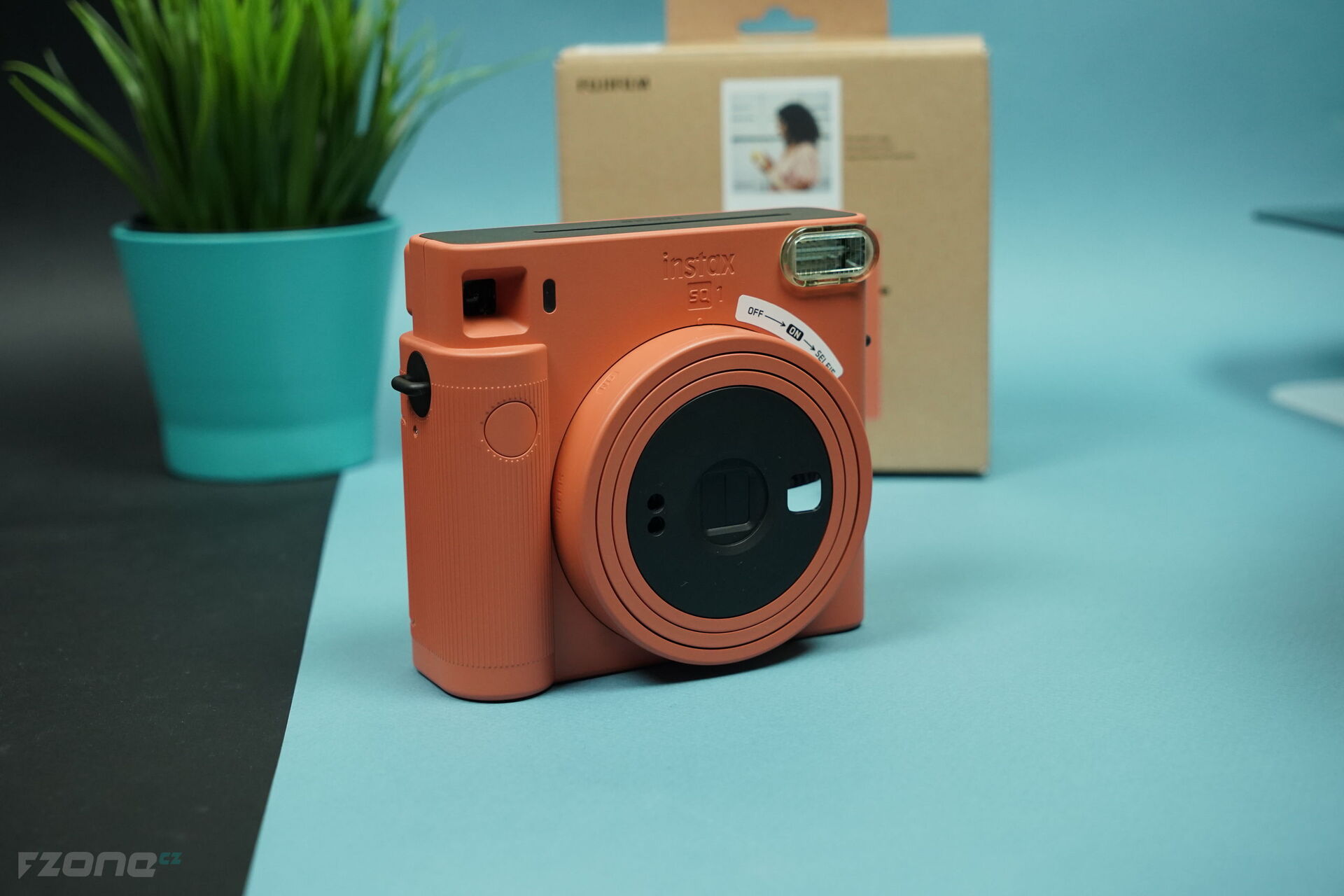 FUJIFILM instax SQUARE SQ1