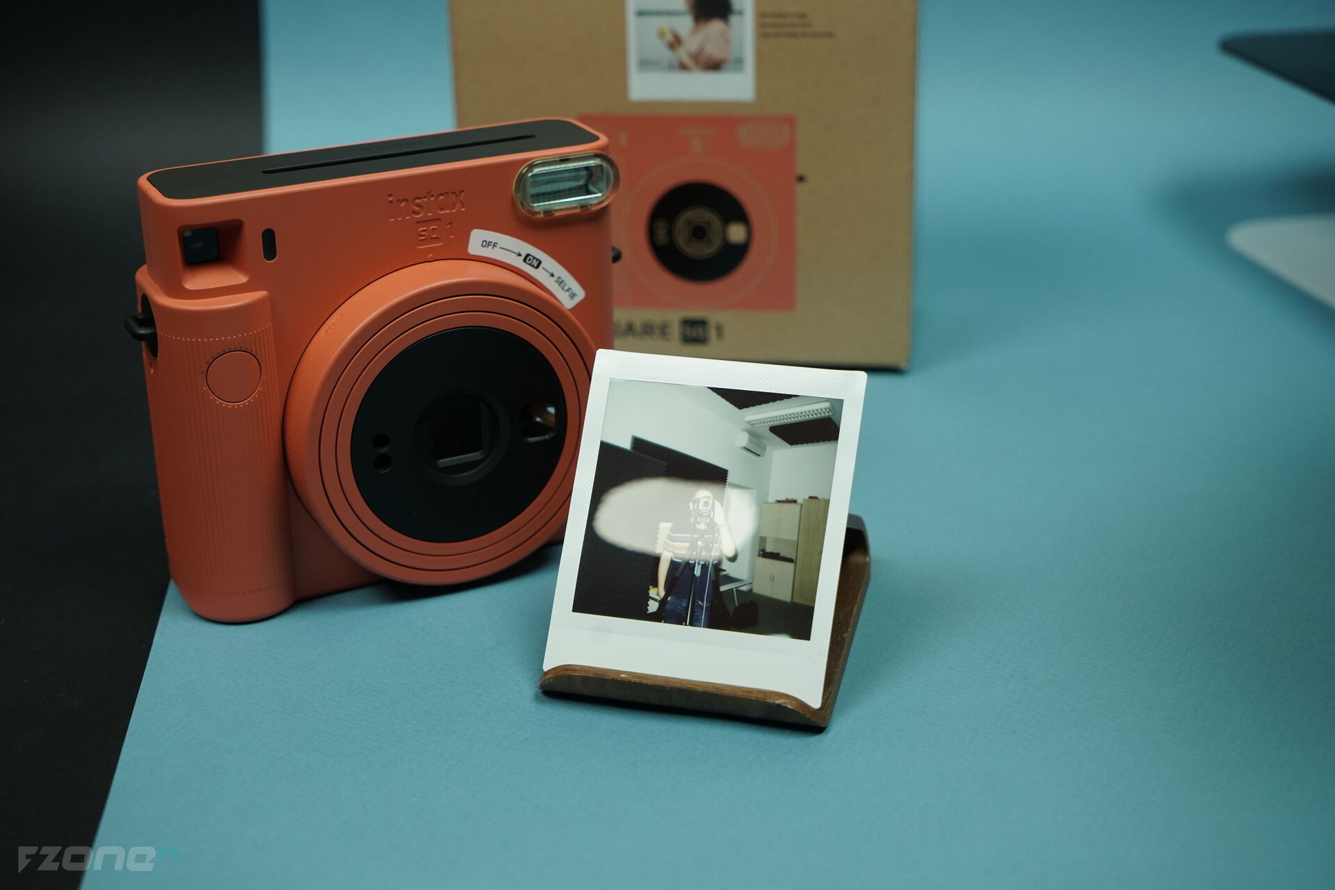 FUJIFILM instax SQUARE SQ1