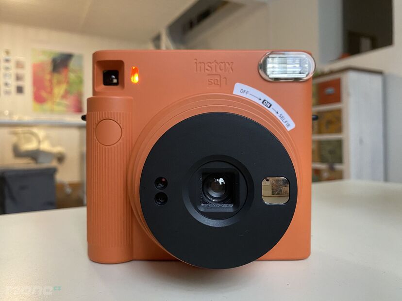 FUJIFILM instax SQUARE SQ1