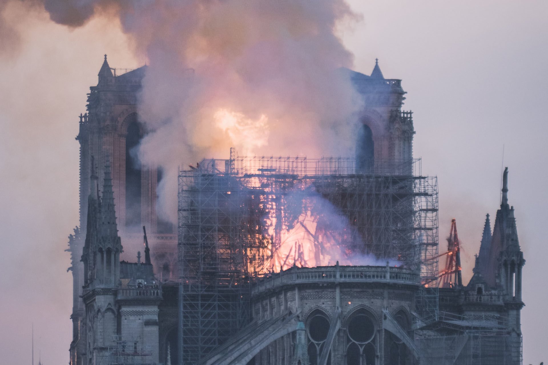 Hořící Notre Dame