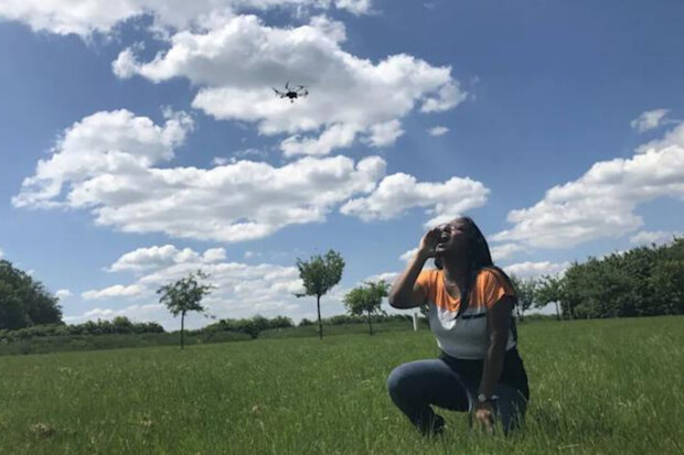 Tento dron umí najít křičící lidi
