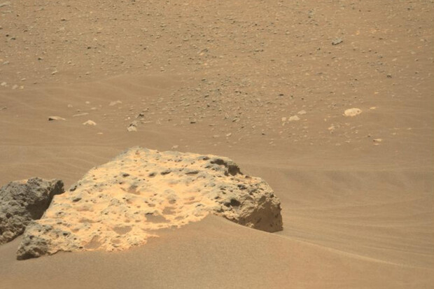 NASA má nový plán, jak dostat vzorky hornin z Marsu zpátky na Zemi