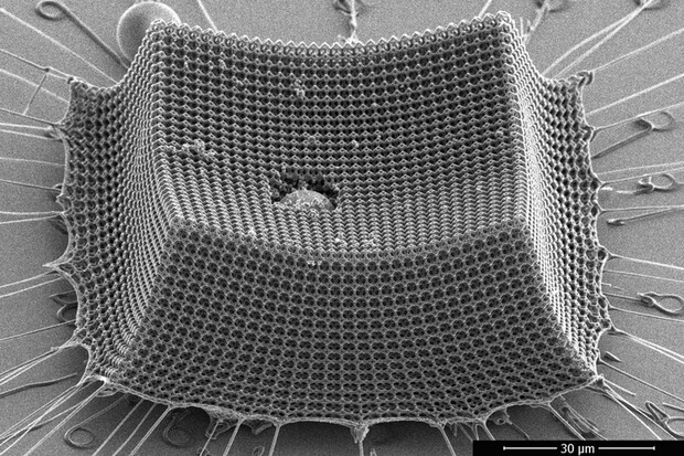 Naučte se vyslovovat „tetrakaidecahedron“. Jednou možná nahradí kevlar