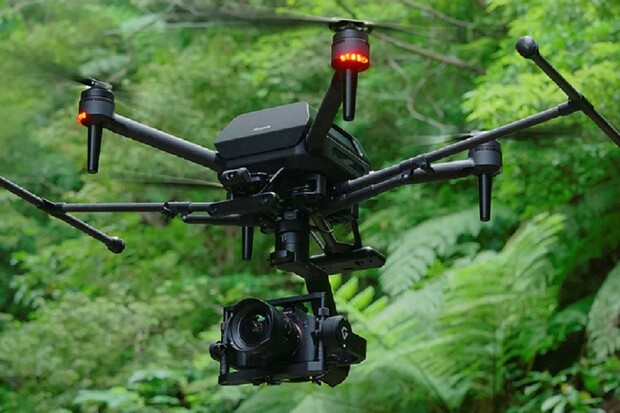 Sony ukázalo působivé testy dronu ve větrném tunelu