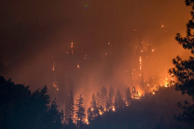 Lesní požár sužuje Oregon