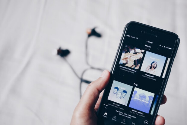 Spotify se učí vytvářet playlisty pomocí umělé inteligence
