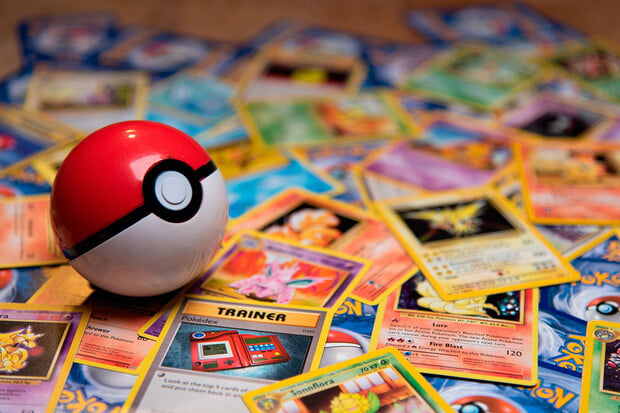 Pokémon kartička s Charizardem se vydražila za 420 tisíc dolarů