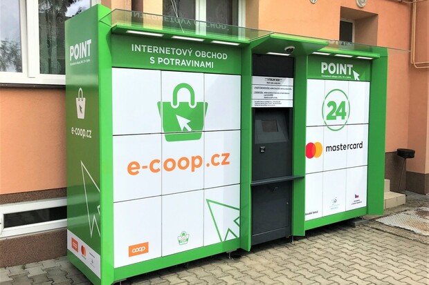 COOP testuje online prodej potravin skrze výdejní boxy v malých obcích bez prodejen