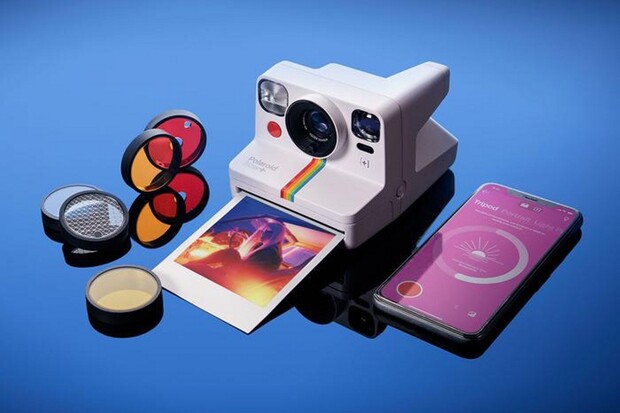 Polaroid Now+ se snaží překlenout mezeru mezi minulostí a budoucností