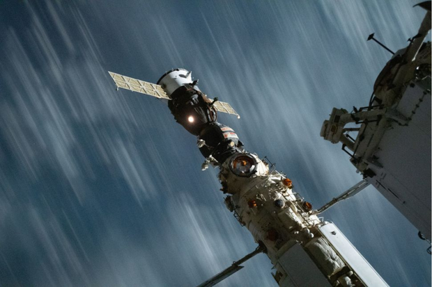 Ruští filmaři se vrátili z ISS! 12denní mise je u konce