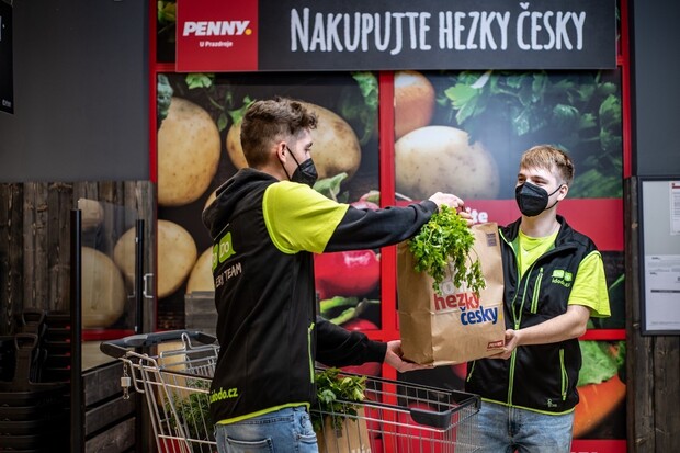 V Plzni si nově můžete objednat nákup z Penny. Doručí jej startup DoDo